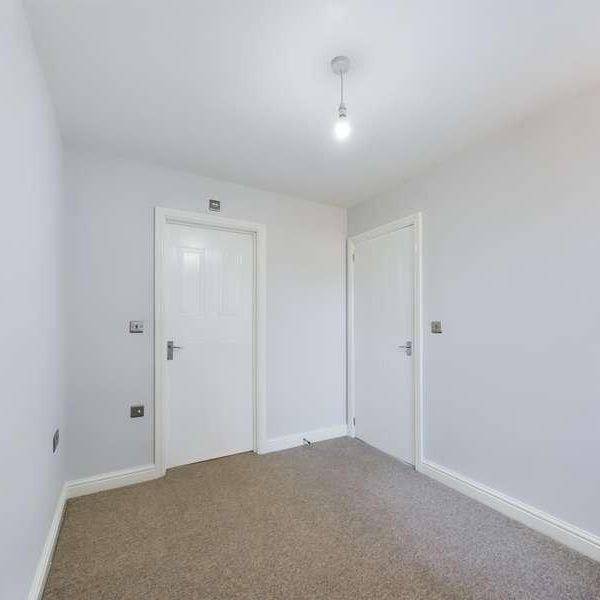 Meadow Park, Sherfield-on-loddon, RG27 - Photo 1