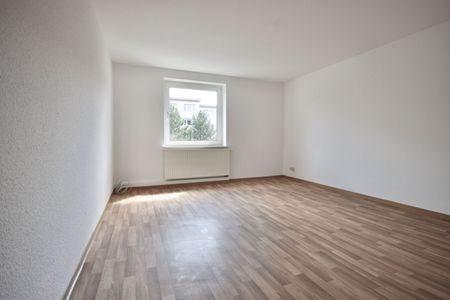 4-Zimmer • 2.Etage • Bad mit Fenster und Wanne • Küche mit Zugang Loggia • Idyllisches Grundstück - Foto 3