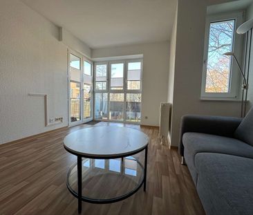 Helle, gepflegte Wohnung mit Balkon und Einbauküche - Photo 4