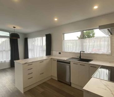 Modern family living - Photo 2