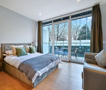 A studio apartment to let in Oswald Building, Chelsea Bridge Wharf,... - Photo 3