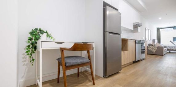 Loft Spacieux au Centre-Ville – Entièrement Équipé et Moderne - Photo 2