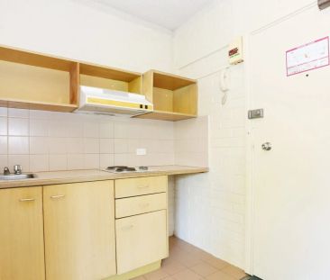 Studio Apartment in Sought-After St Kilda Pocket - Photo 3