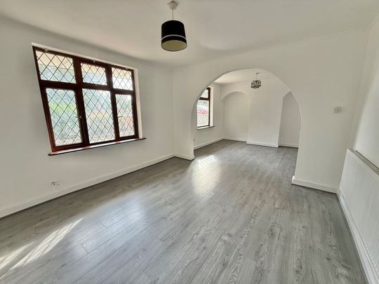 3 Bed Semi-Detached House, Stonesby Avenue, LE2 - Photo 1