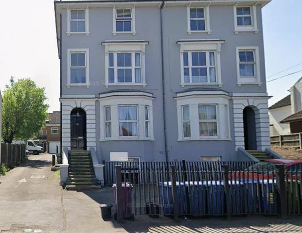 Ash Road, Aldershot GU12, London - Photo 1