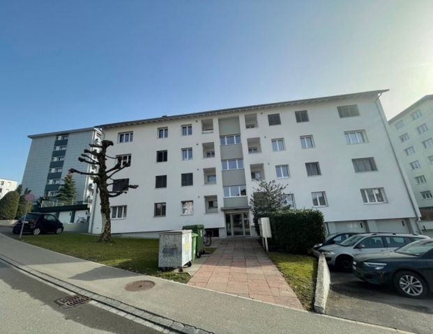 Attractive apartment with balcony in a good location in Jona - Photo 1