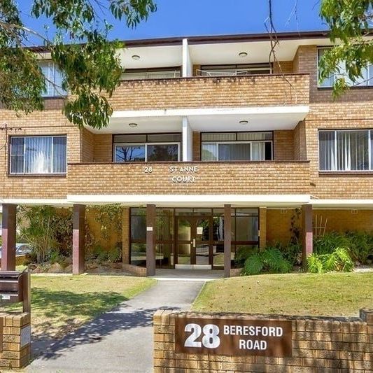 Beautifully Renovated Two Bedroom Unit - Photo 1