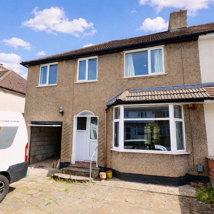 4 bedroom semi-detached house to rent - Photo 1