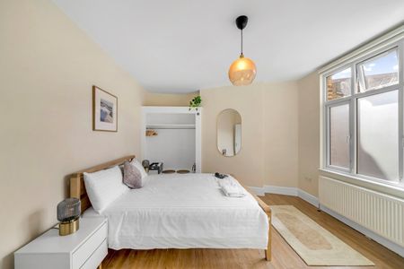 2 Bed Flat, Cranbrook Road, IG2 - Photo 5