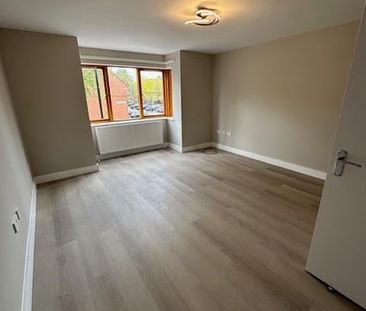 1 Bed Flat, Orange Grove, E11 - Photo 3
