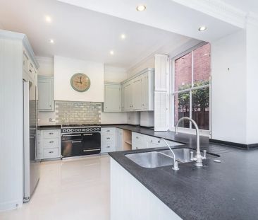 6 bedroom detached house to rent - Photo 5