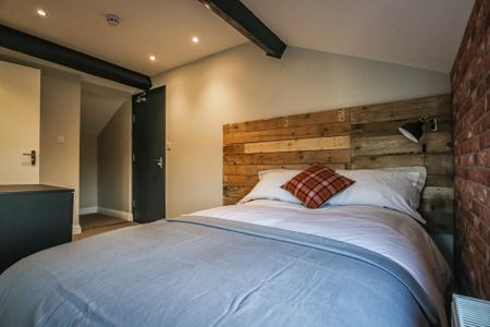 1 bedroom in a house share to rent - Photo 2