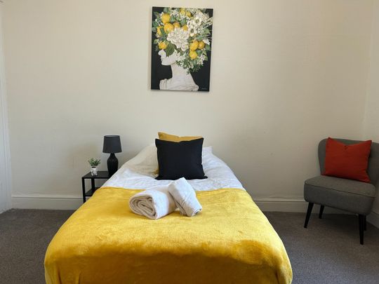 6 Bed Terraced House, Norfolk Park Village, S2 - Photo 1