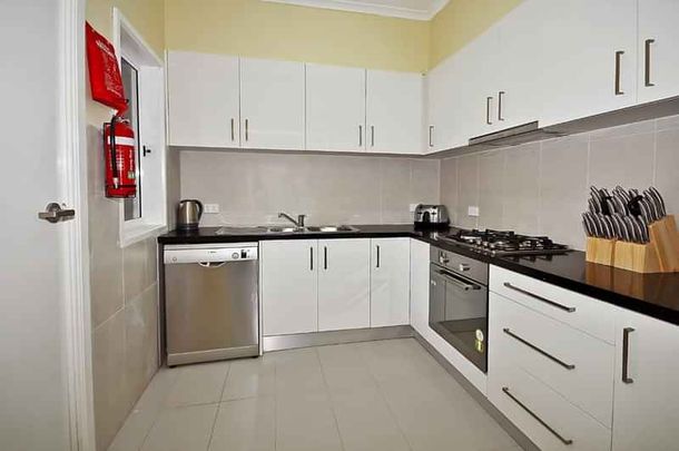 Room 2 (Non Ensuite) - Photo 1