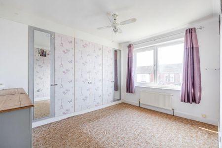 3 bedroom end of terrace house to rent - Photo 2