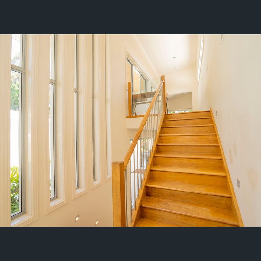 6016 Vista Drive, Benowa, Qld 4217 - Photo 1