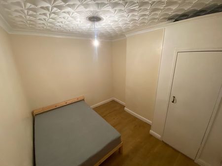 3 Bed Semi-Detached House, Tintern Avenue, BS5 - Photo 3