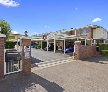 Beautifully renovated two Bedroom Unit in perfect Location! - Photo 3