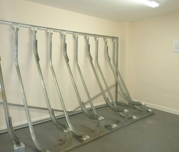 1 bedroom in a flat share to rent - Photo 4