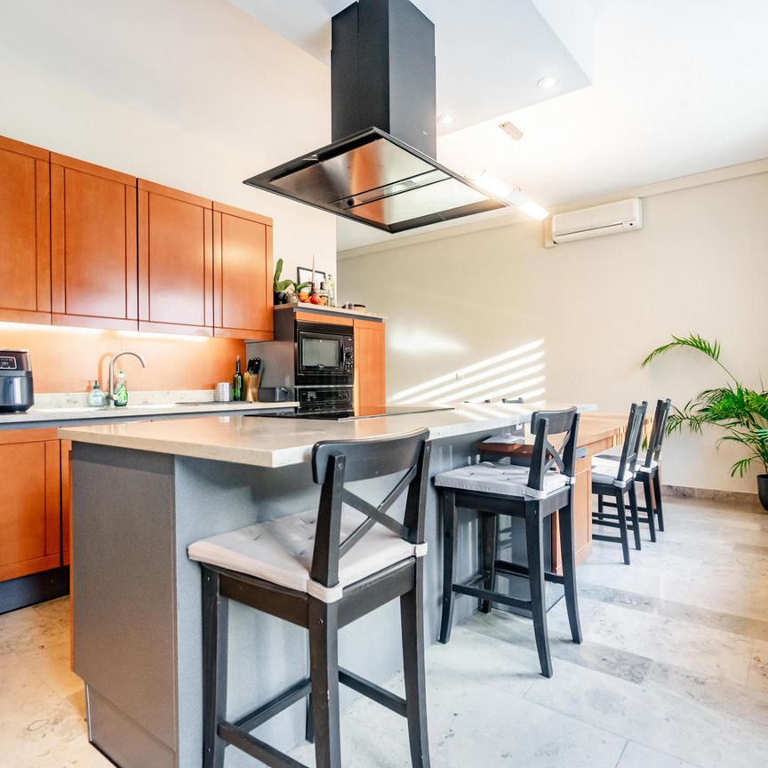 Gelijkvloerse verdieping met één slaapkamer in Saint-josse-ten-noode - Photo 1