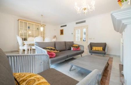 Alquiler de chalet adosado en Lugar Urbanizacion Lomas de Marbella Club - Photo 4