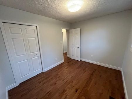 69 Old Oak Road - Upper Unit, 3 bed, 1 bath - Photo 5