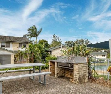 GREAT LOCATION AIR CONDITIONED TOWNHOUSE - Photo 6