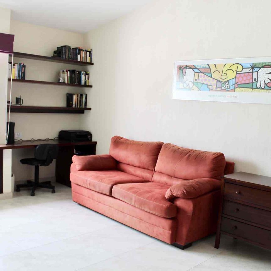 Casa de lujo con amplios espacios, alberca y jardín. - Photo 1