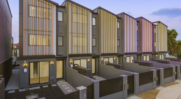 Near new Mt Wellington Modern Home - Long term rental home - Photo 1