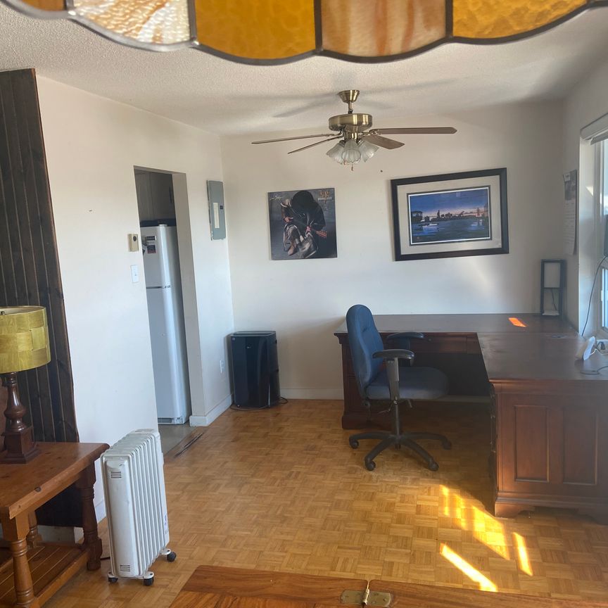 2 bedroom fully furnished unit in southeast Burlington - Photo 1