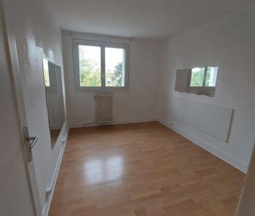 Location Appartement 3 pièces 64m² ST MAUR DES FOSSES 94100 - Photo 2