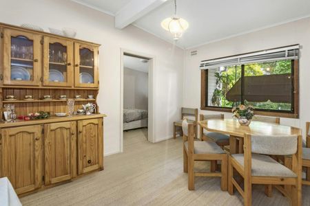 Cottage Home In Quiet Location - Ducted A/C - Photo 4