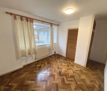 3 bedroom flat to rent - Photo 6