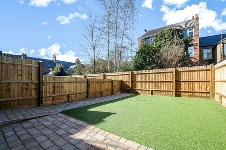 3 bedroom end of terrace house to rent - Photo 5