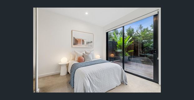 Wonderful ground floor apartment with attractive courtyard - Photo 1