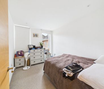 The Courtyard, High Street, Staines-Upon-Thames,TW18 - Photo 2