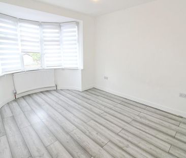 4 bedroom semi-detached house to rent - Photo 3