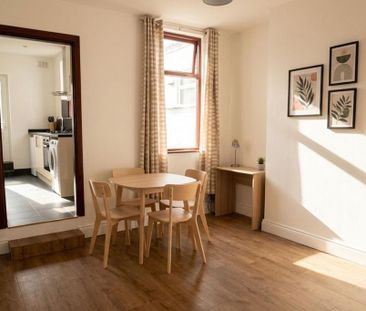 3 bedroom terraced house to rent - Photo 2