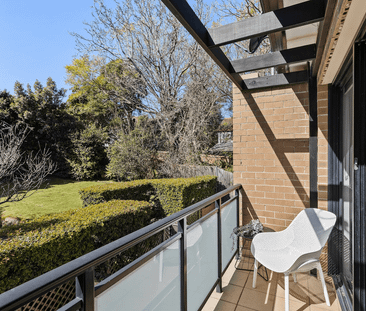 Stylish Two-Bedroom Townhouse with Double Lock Up Garage - Photo 5