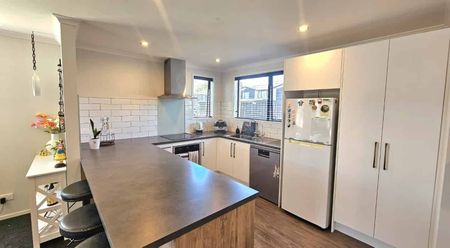 Marfell - 3 Bedrooms - Photo 4