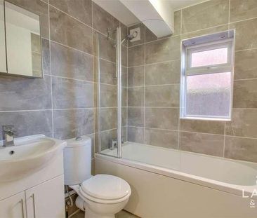 Warwick Road, CO15 - Photo 5