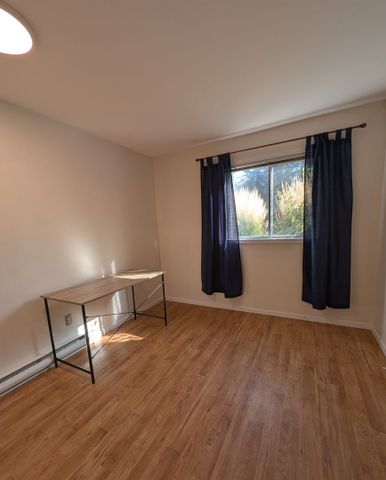 Spacious 2 bed/2 bath Downtown Kelowna - Photo 2