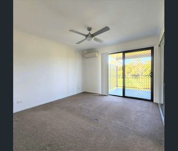 SIMPLE MAINTENANCE, MODERN 3 BEDROOM FAMILY HOME IN AN IDEAL LOCATI... - Photo 4