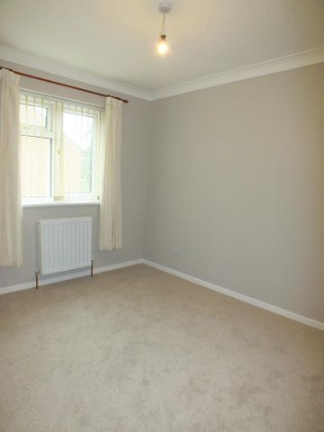 4 bedroom detached house to rent - Photo 2