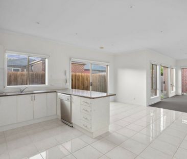 1/31 Horseshoe Circuit, Truganina VIC - Photo 6