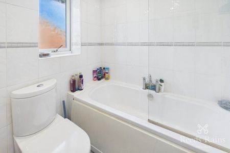 3 bedroom terraced house to rent - Photo 5