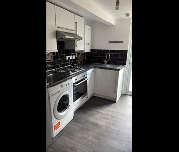 2 Bed Flat, Garratt Terrace, SW17 - Photo 1