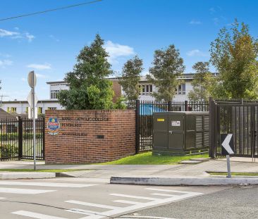 Two Bedroom Apartment In South Hurstville: Elevated Position, Light... - Photo 1
