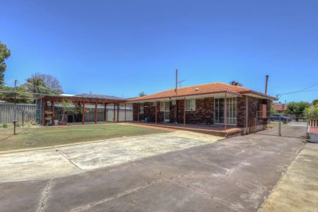 44 Schruth Street North, Kelmscott. - Photo 2