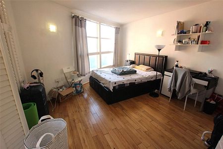 Three Double Bedroom, Two Bathroom Apartment- Canary Wharf, E14 - Photo 3